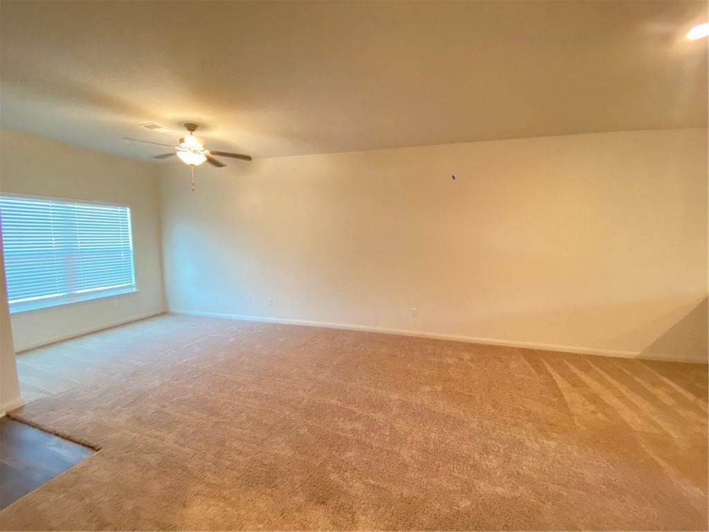 325 Crescent Park Dr Property Photo 6