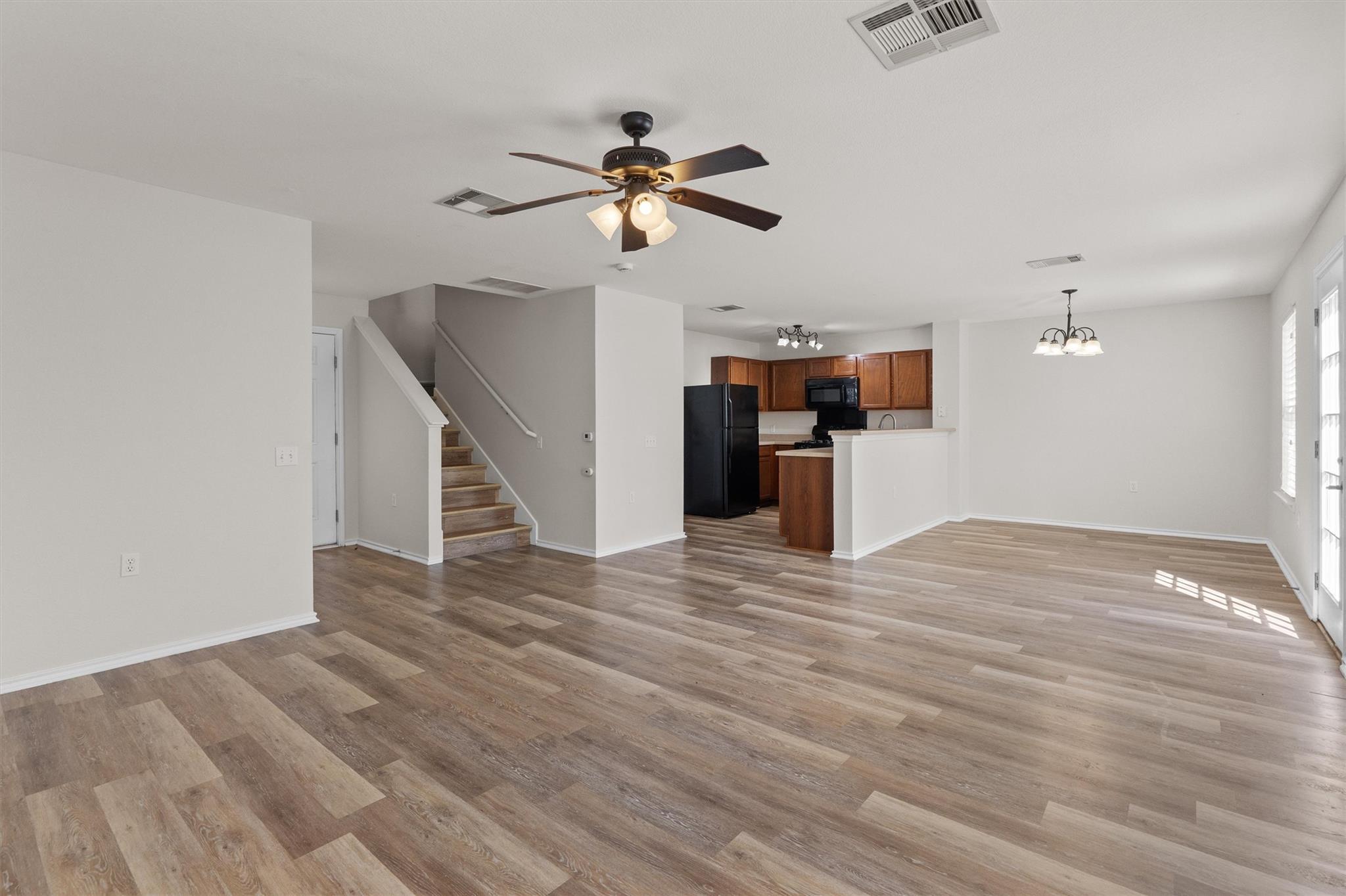 5825 Silver Screen Dr Property Photo 1