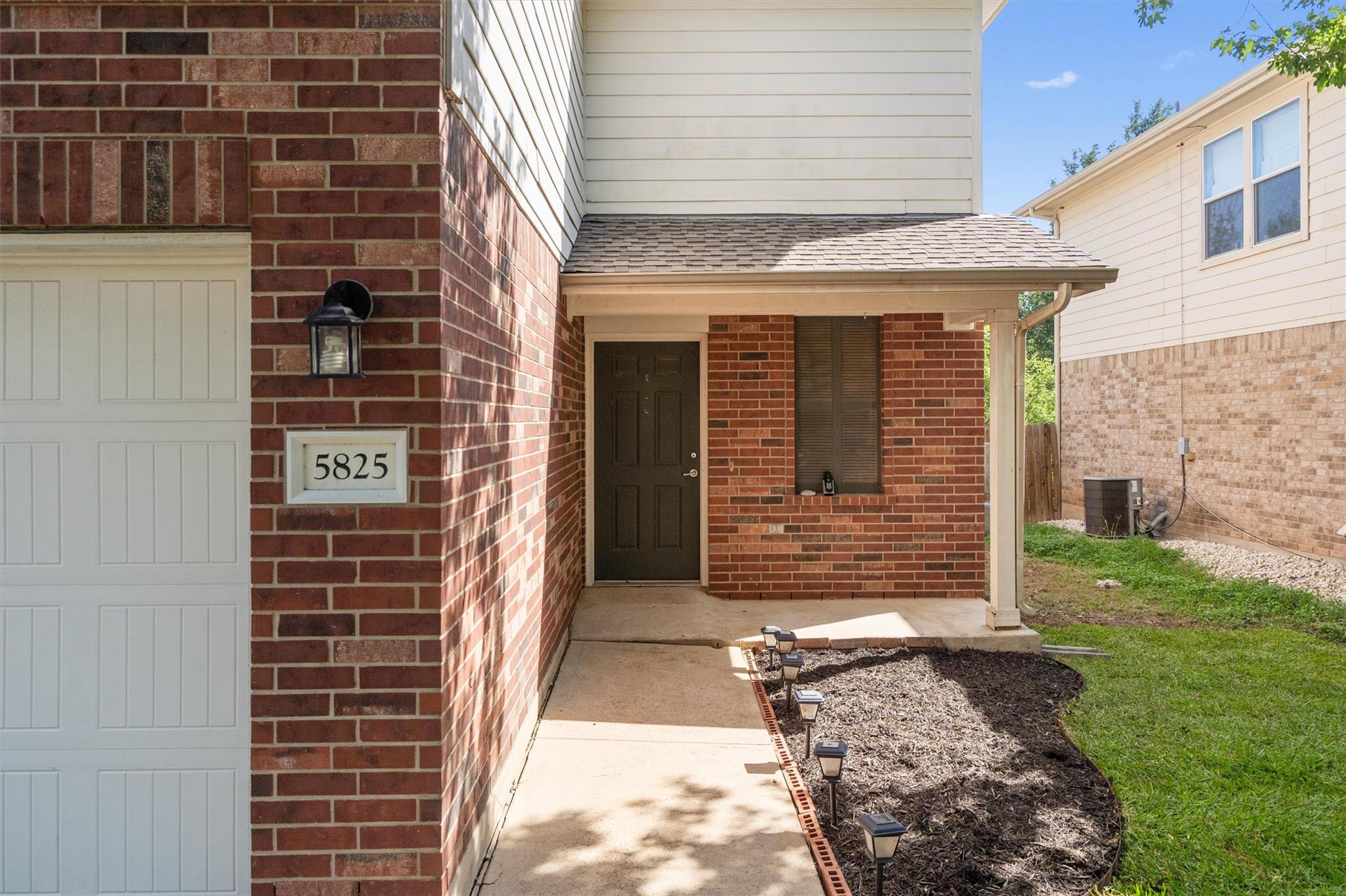 5825 Silver Screen Dr Property Photo 2