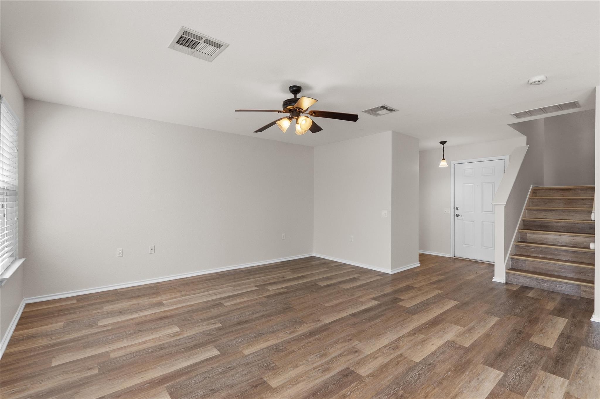 5825 Silver Screen Dr Property Photo 5