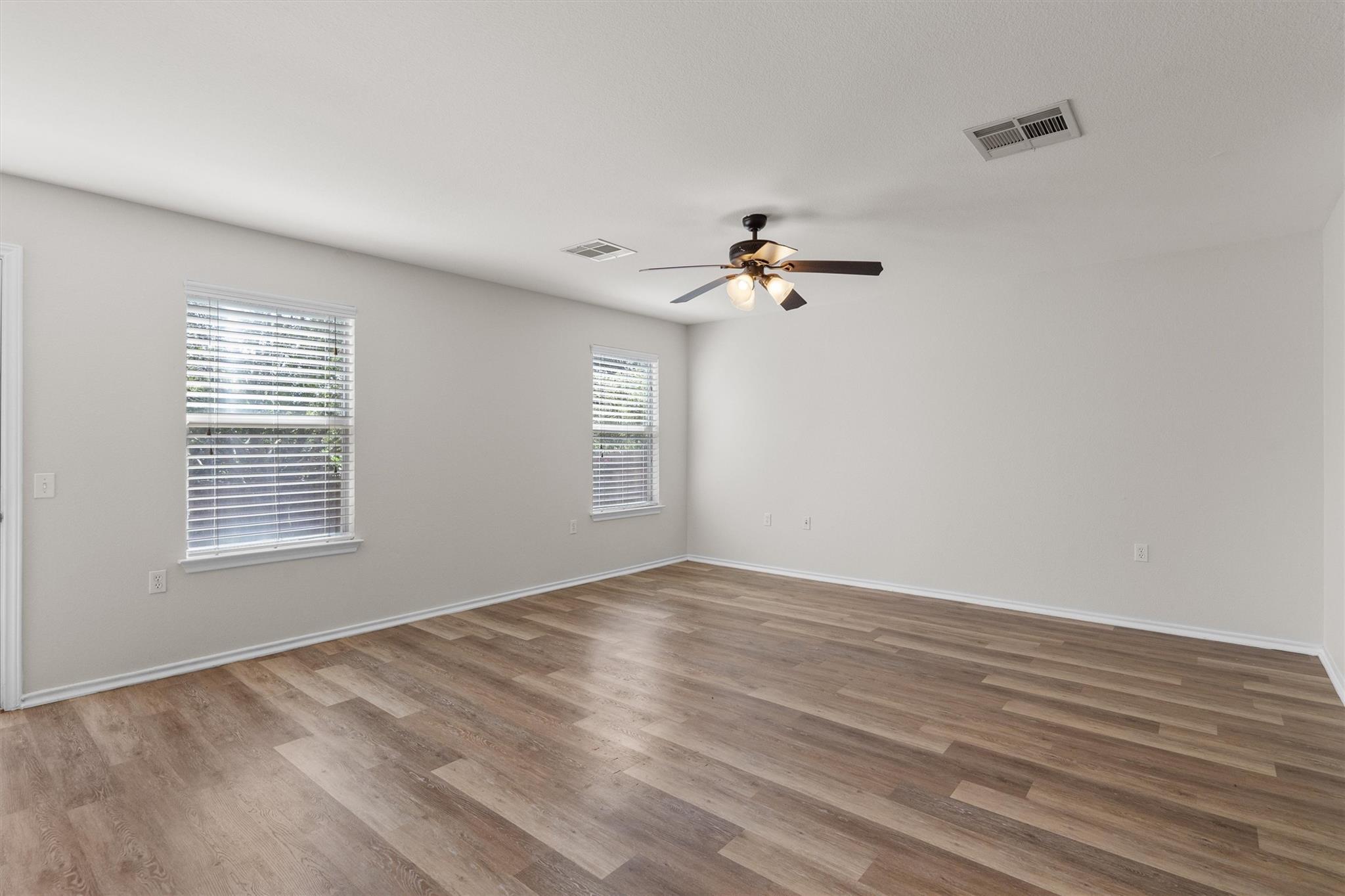 5825 Silver Screen Dr Property Photo 6