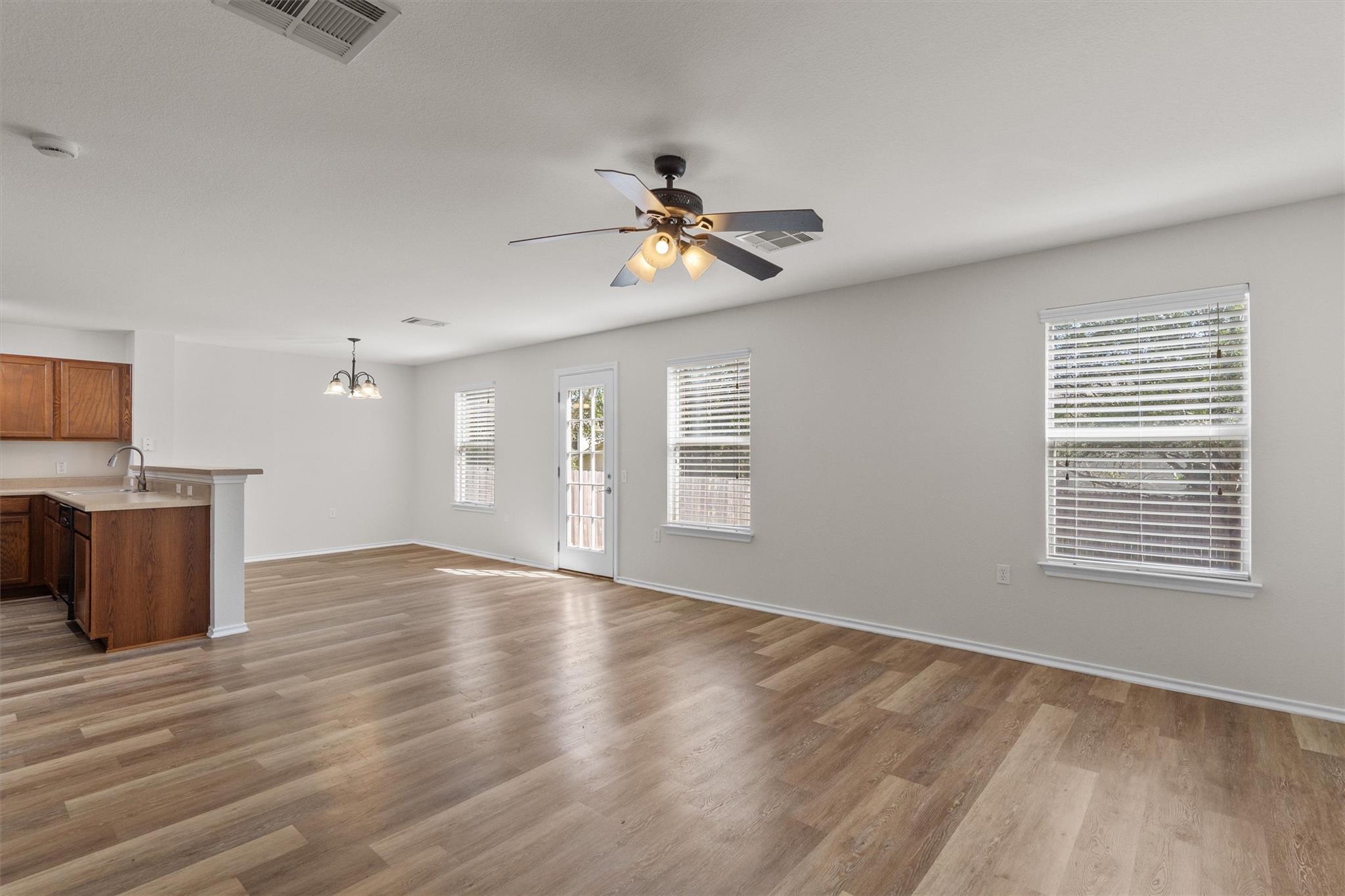 5825 Silver Screen Dr Property Photo 7