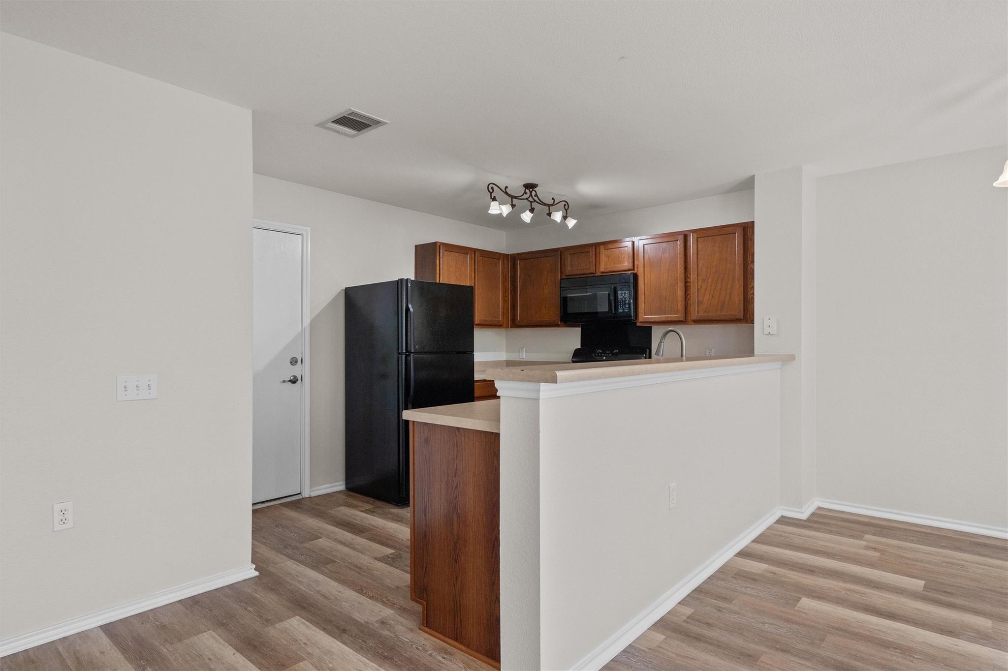 5825 Silver Screen Dr Property Photo 9