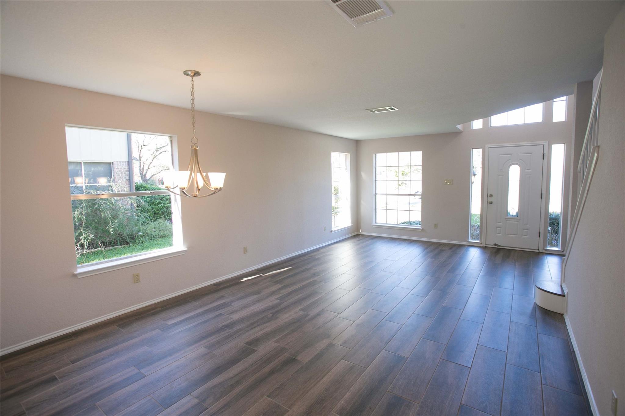 7901 Taranto Dr Property Photo 6