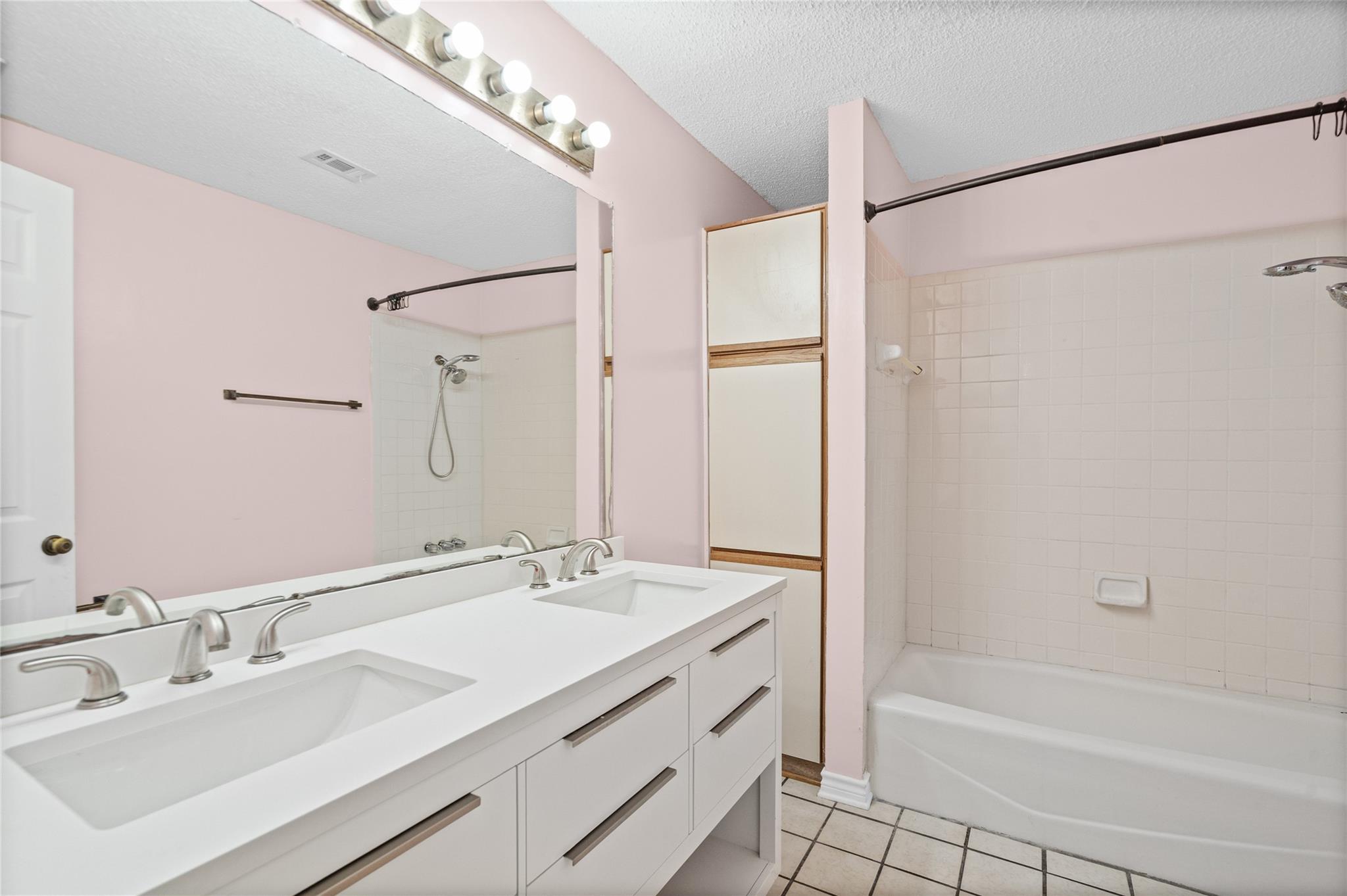 2408 Windrift Way Property Photo 10