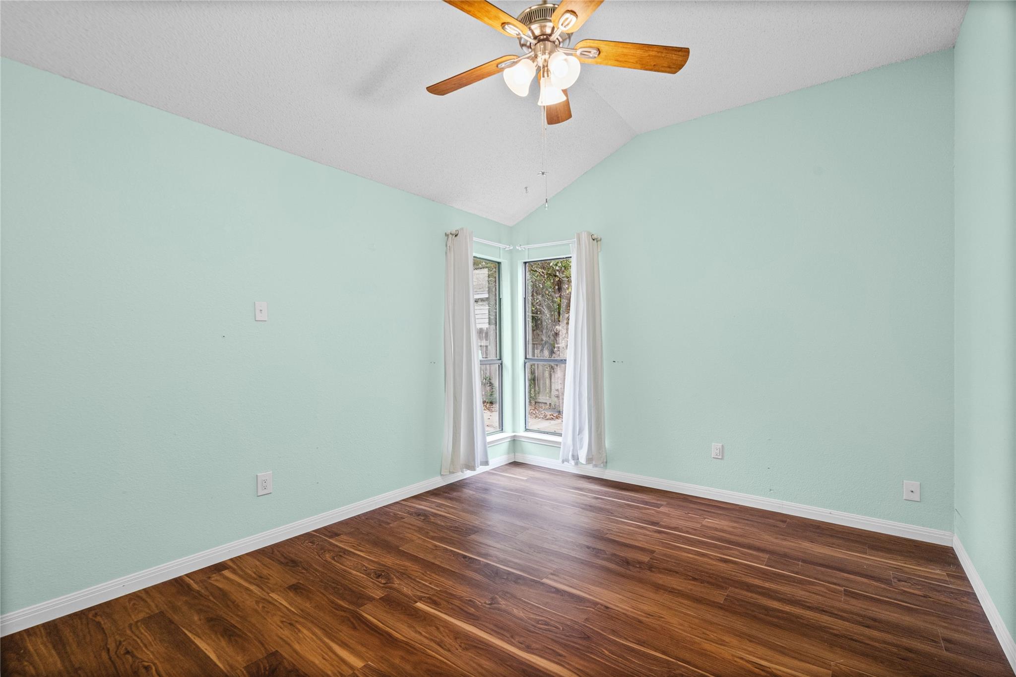 2408 Windrift Way Property Photo 11