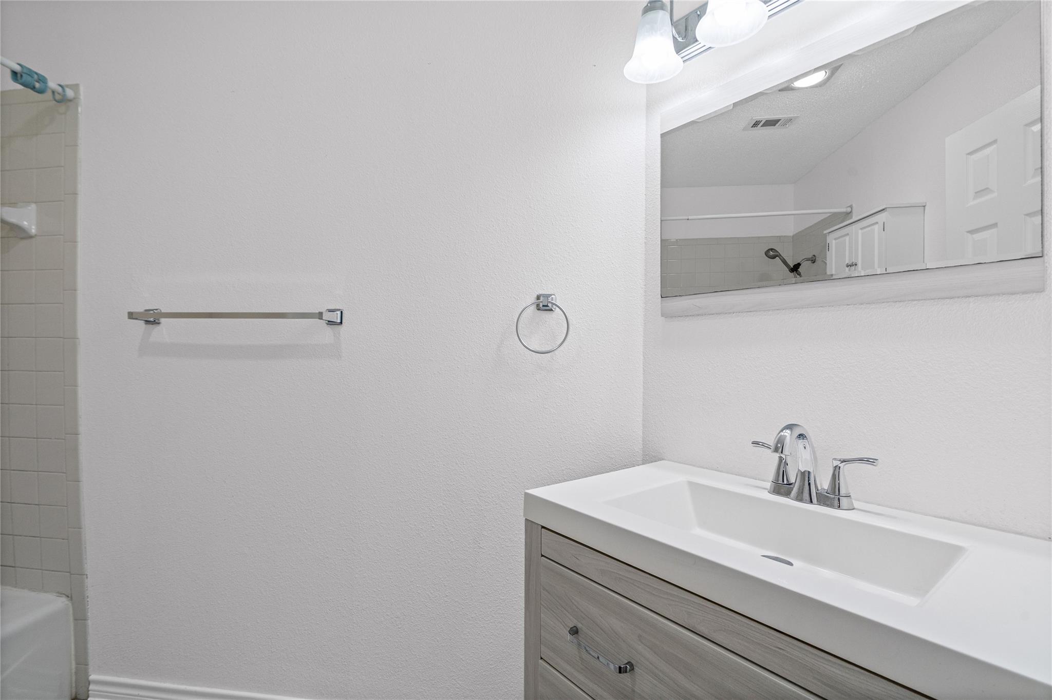 2408 Windrift Way Property Photo 12