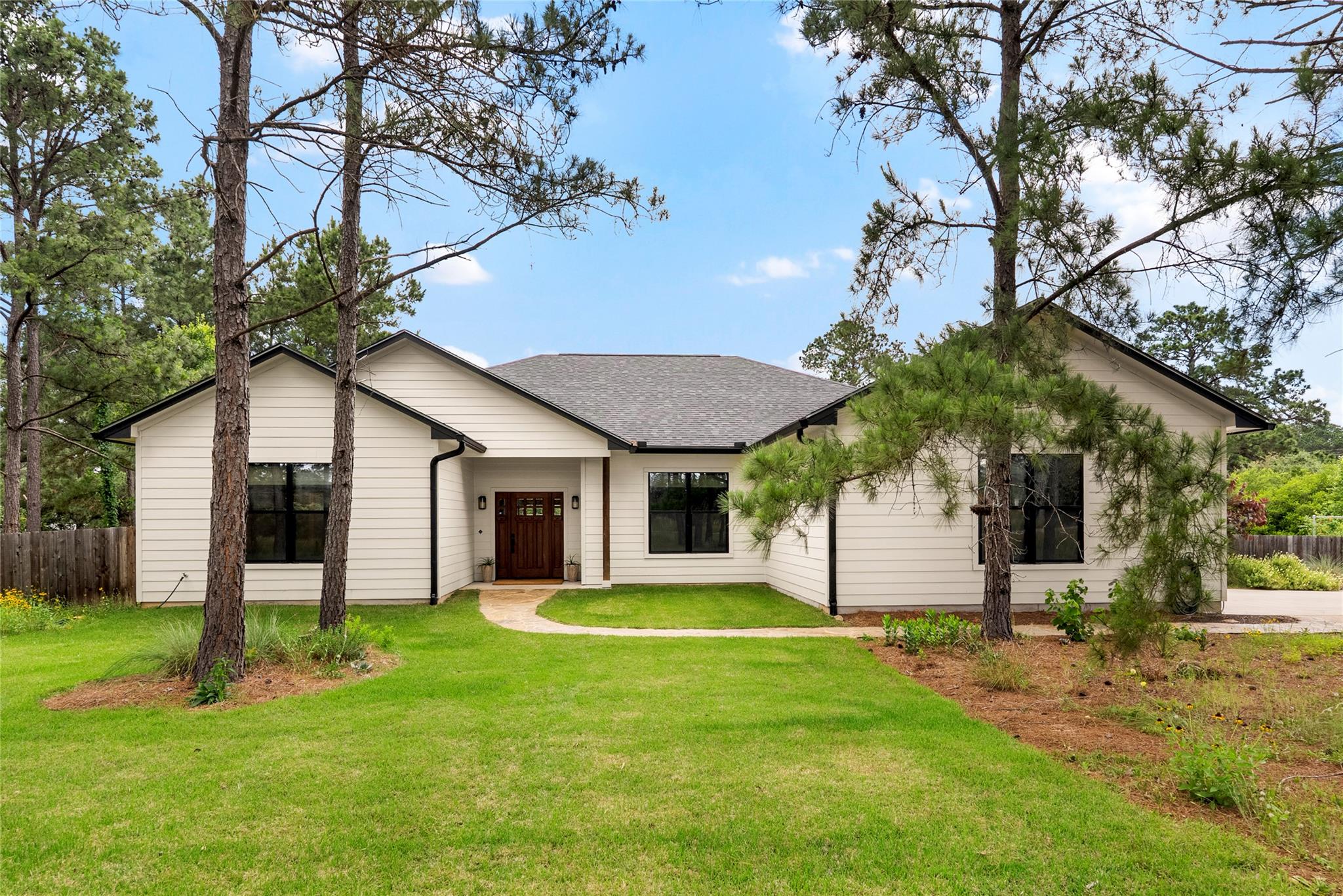 111 Green Grass Ln Property Photo 1