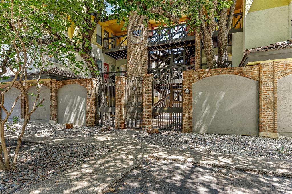 806 W 24th St #214 Property Photo 1