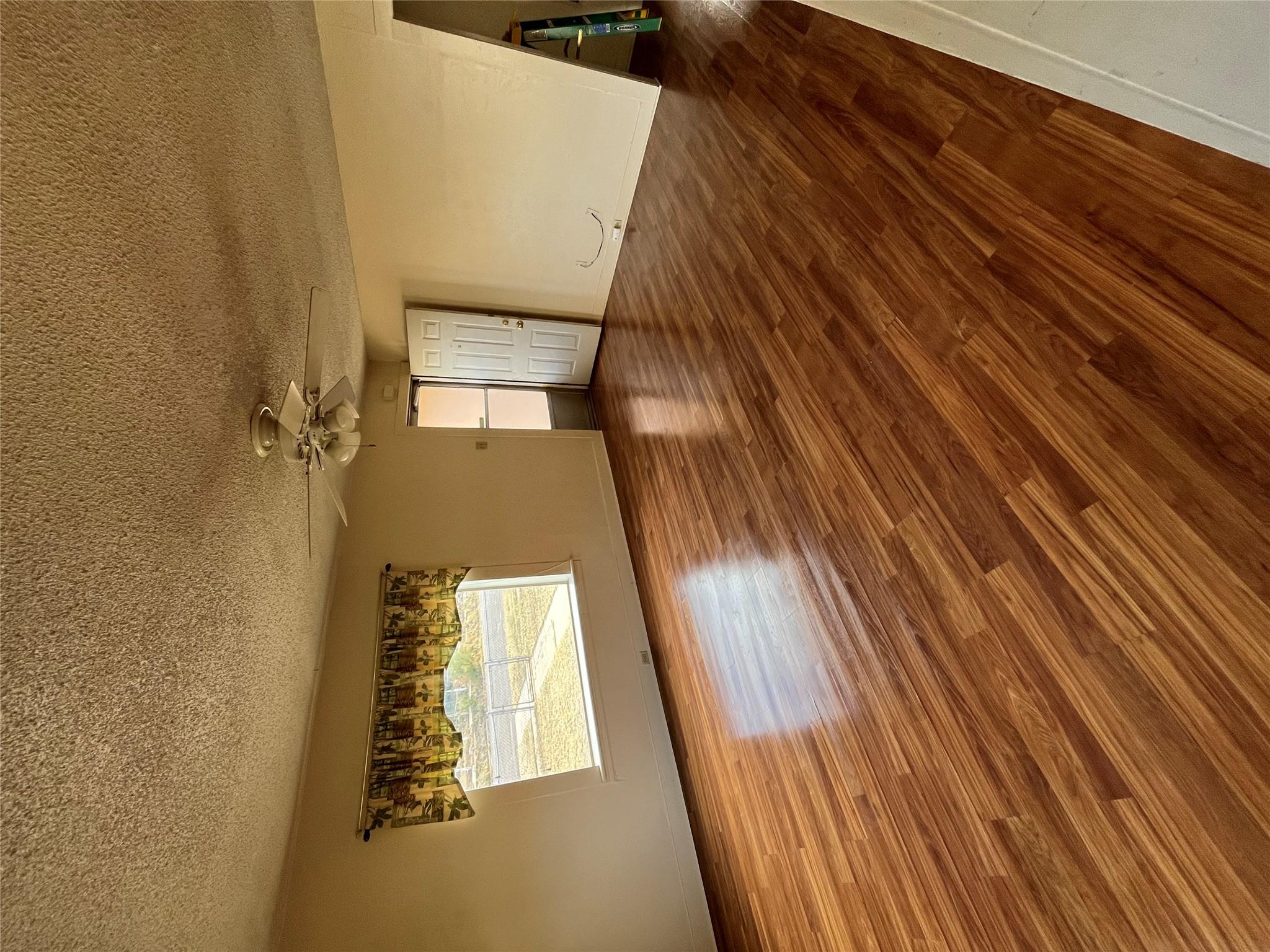 608 S Bell St Property Photo 3