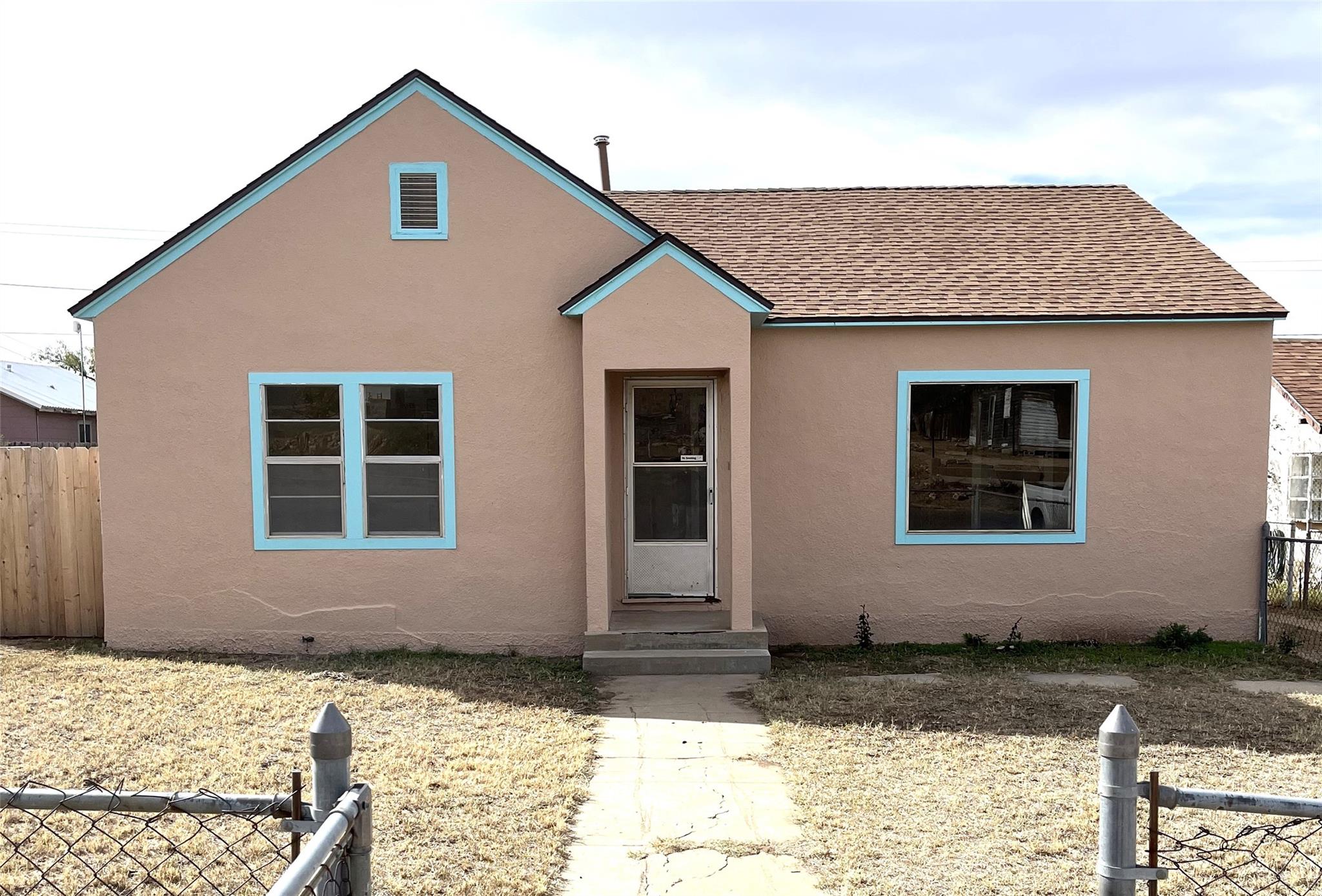 608 S Bell St Property Photo 9