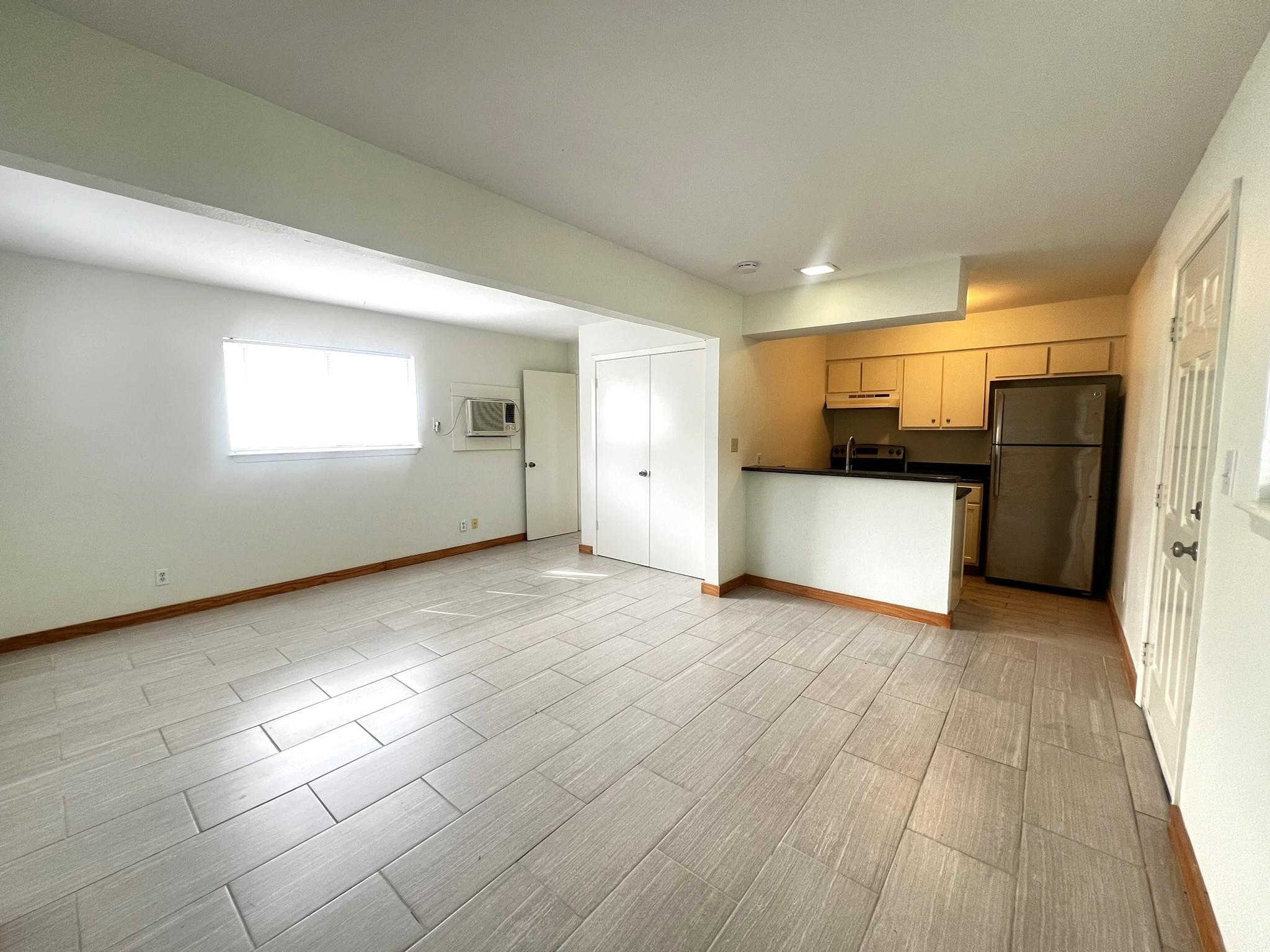 2609 E Cesar Chavez St #205 Property Photo 2