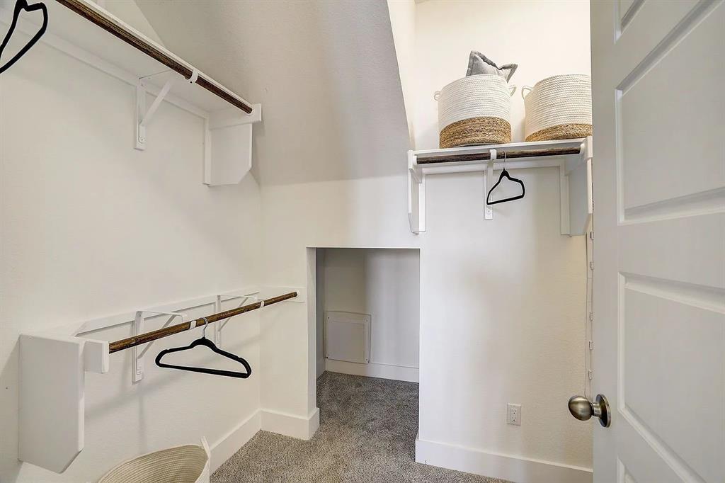 2027 Cora Ivy Ln Property Photo 10