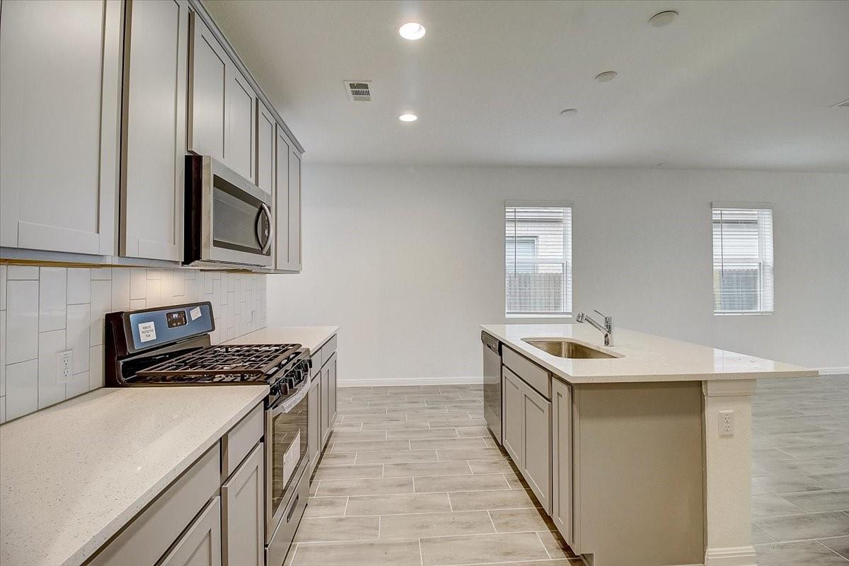 117 Lacey Oak Loop Property Photo 2