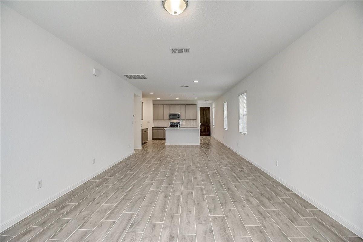 117 Lacey Oak Loop Property Photo 8