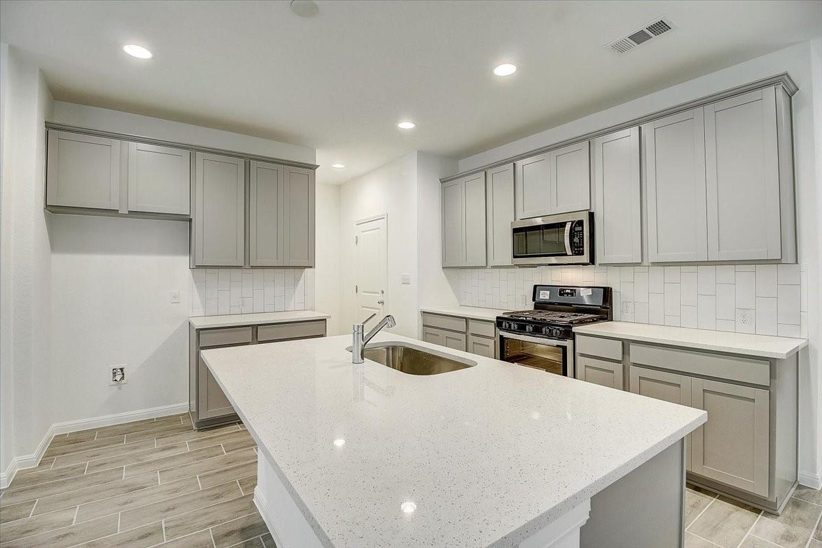 117 Lacey Oak Loop Property Photo 15