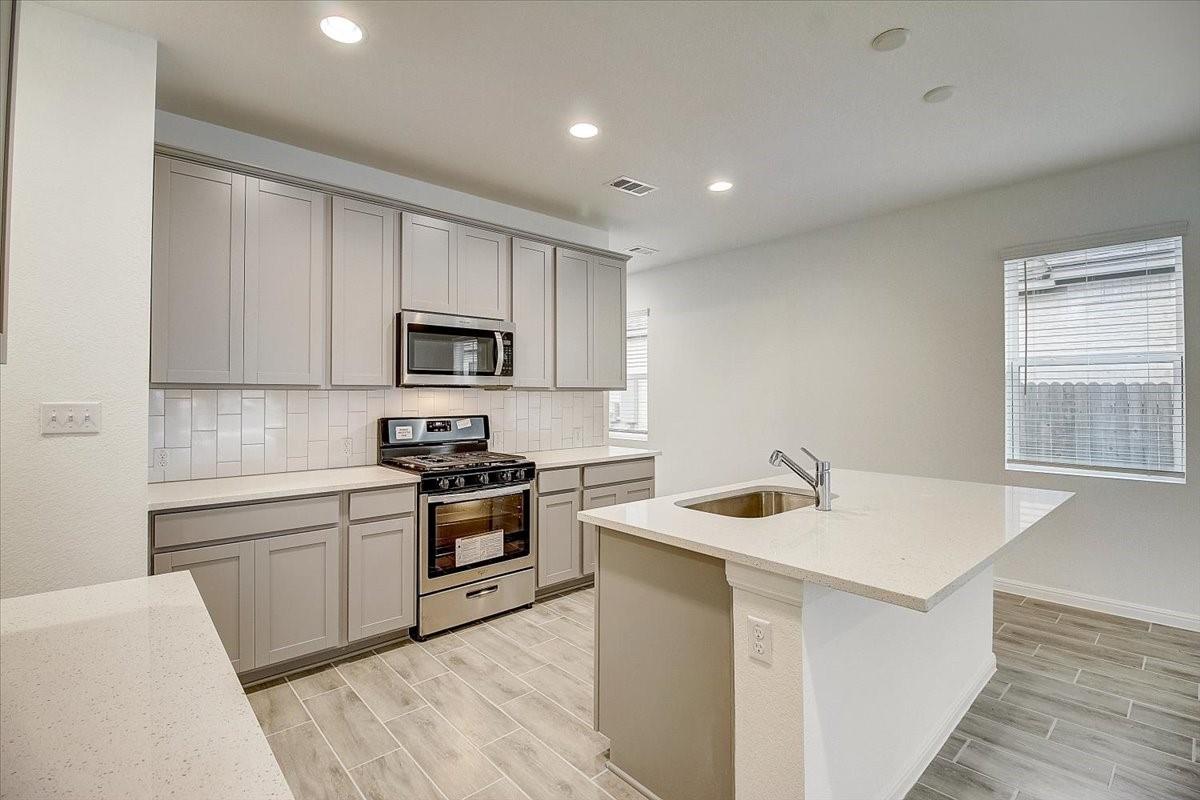 117 Lacey Oak Loop Property Photo 18