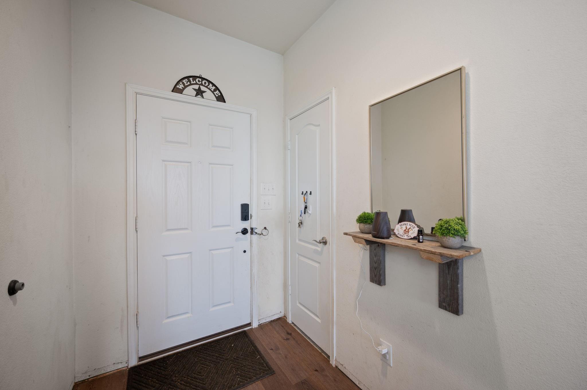 607 Saul St Property Photo 3