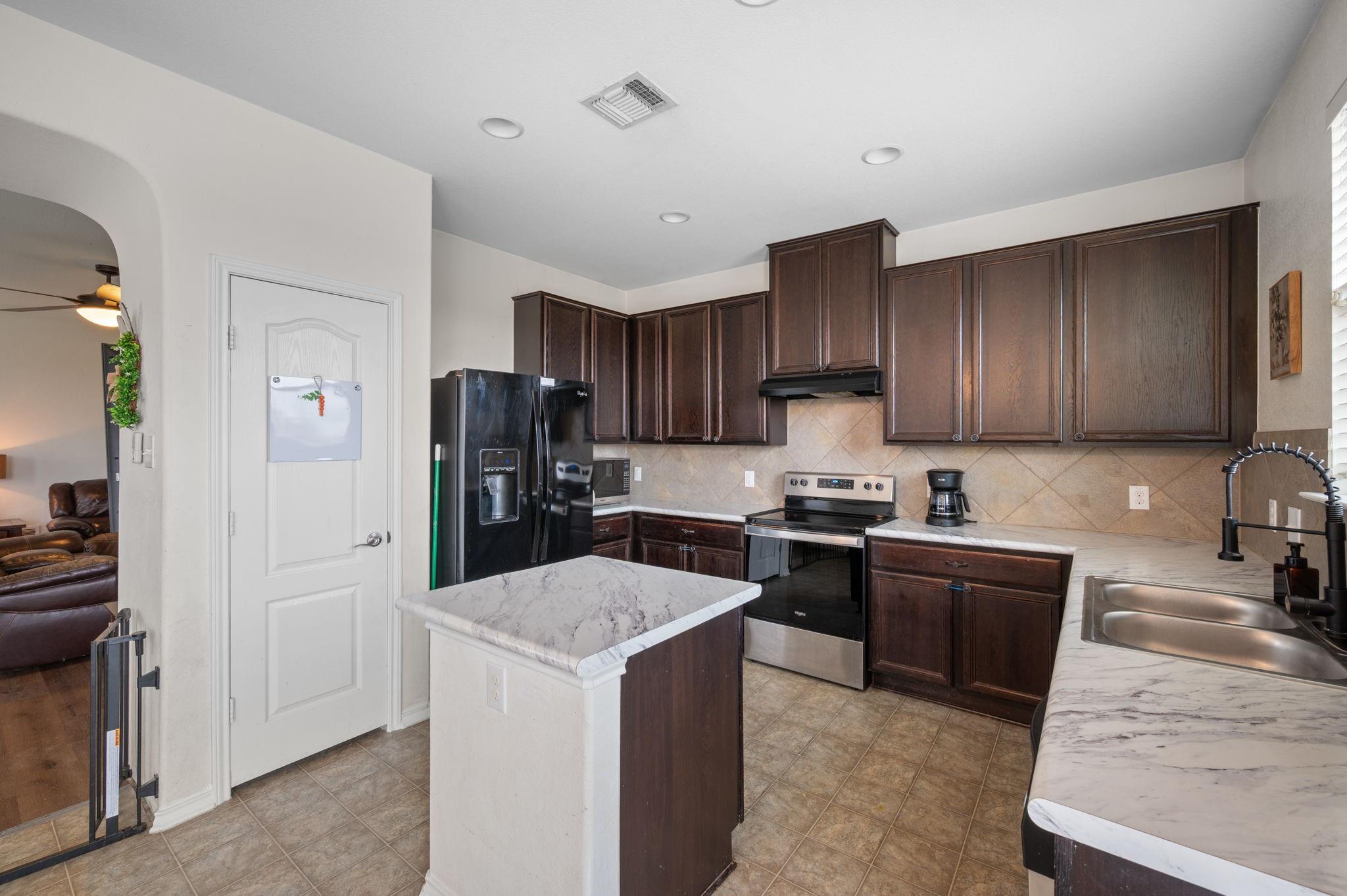 607 Saul St Property Photo 11