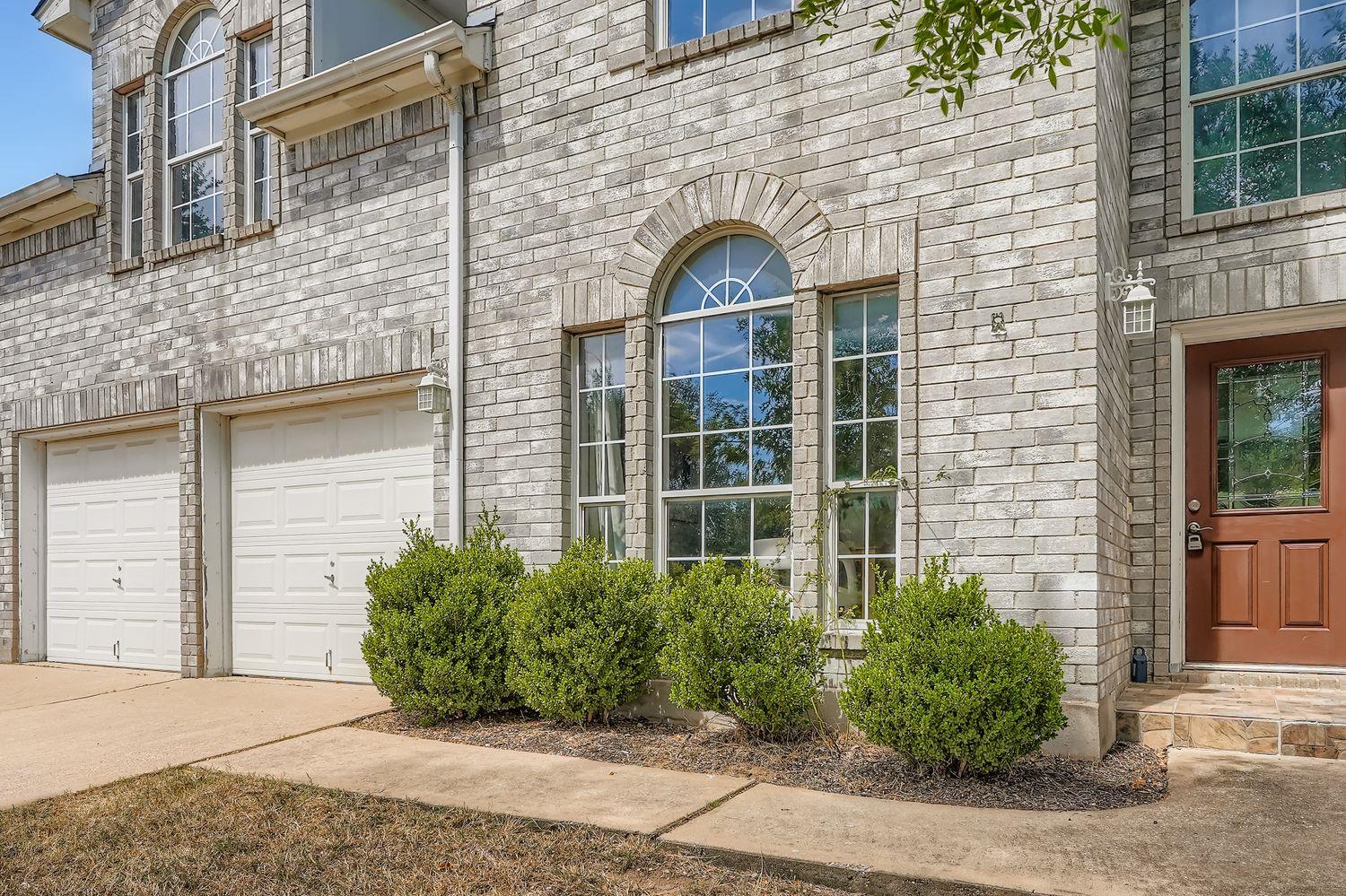 1420 Quicksilver Cir Property Photo 3