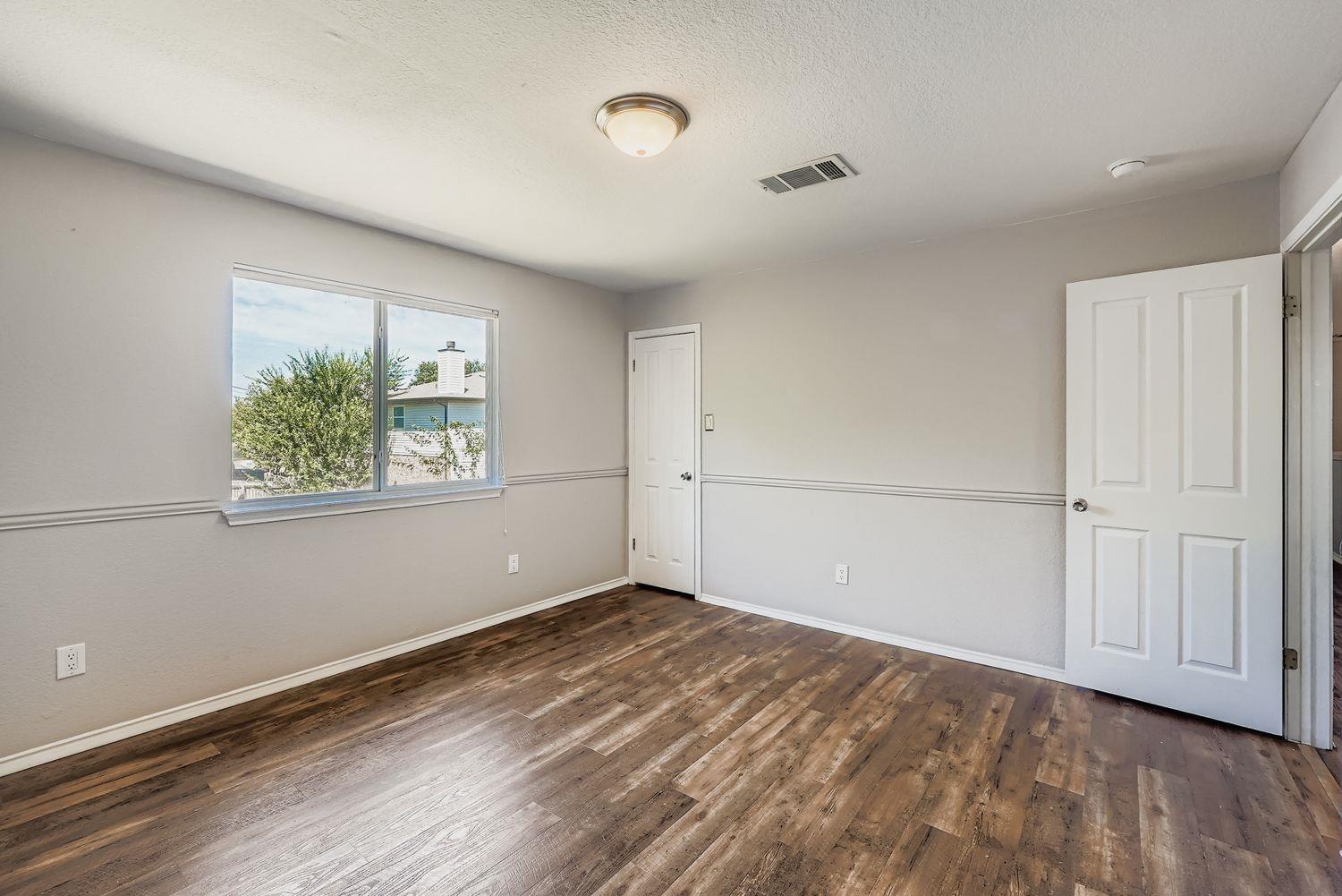 1420 Quicksilver Cir Property Photo 23