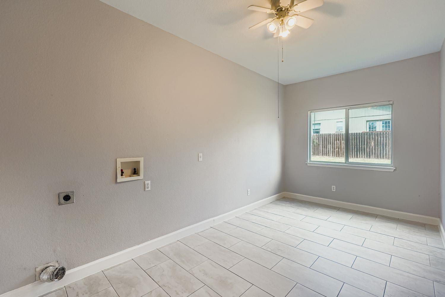 1420 Quicksilver Cir Property Photo 26