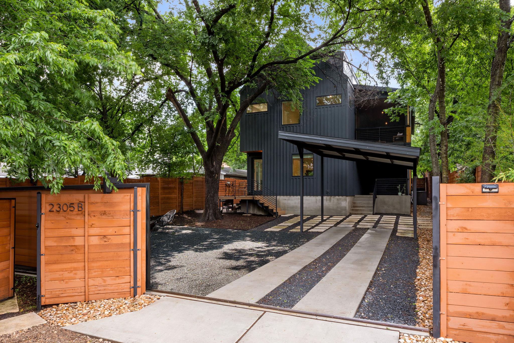 2305 E 17th St #B Property Photo 1