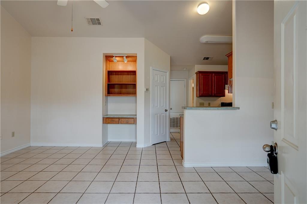 412 Burleson St #122 Property Photo 2