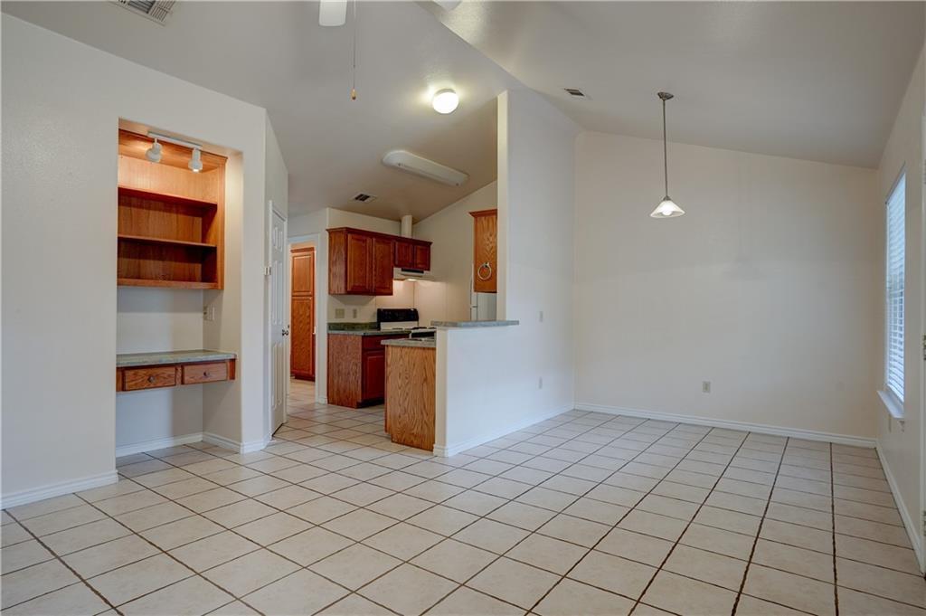 412 Burleson St #122 Property Photo 3