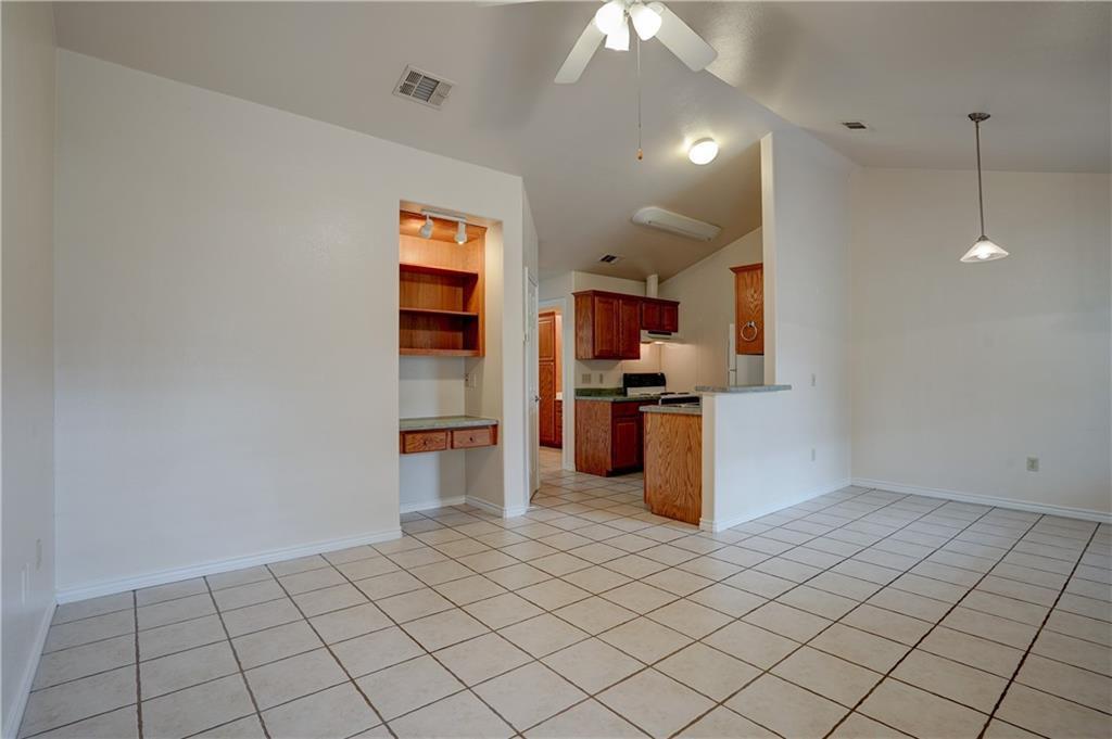 412 Burleson St #122 Property Photo 4