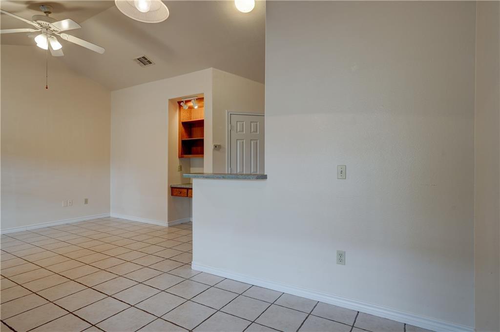 412 Burleson St #122 Property Photo 6