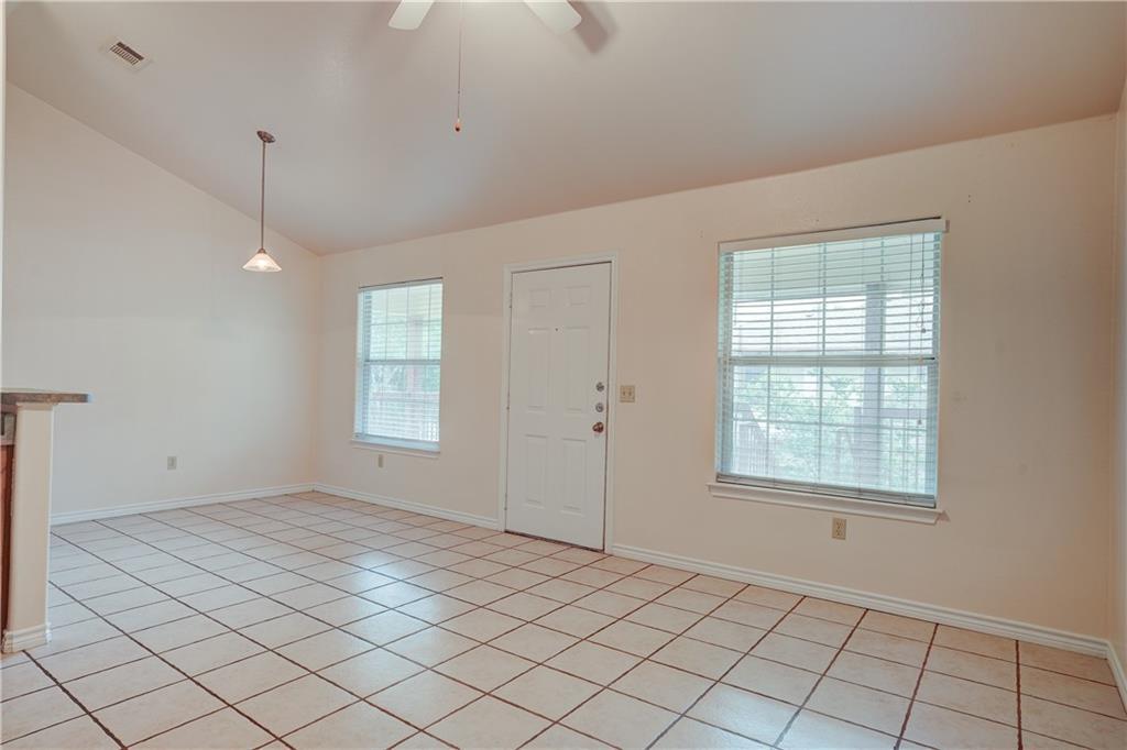 412 Burleson St #122 Property Photo 7