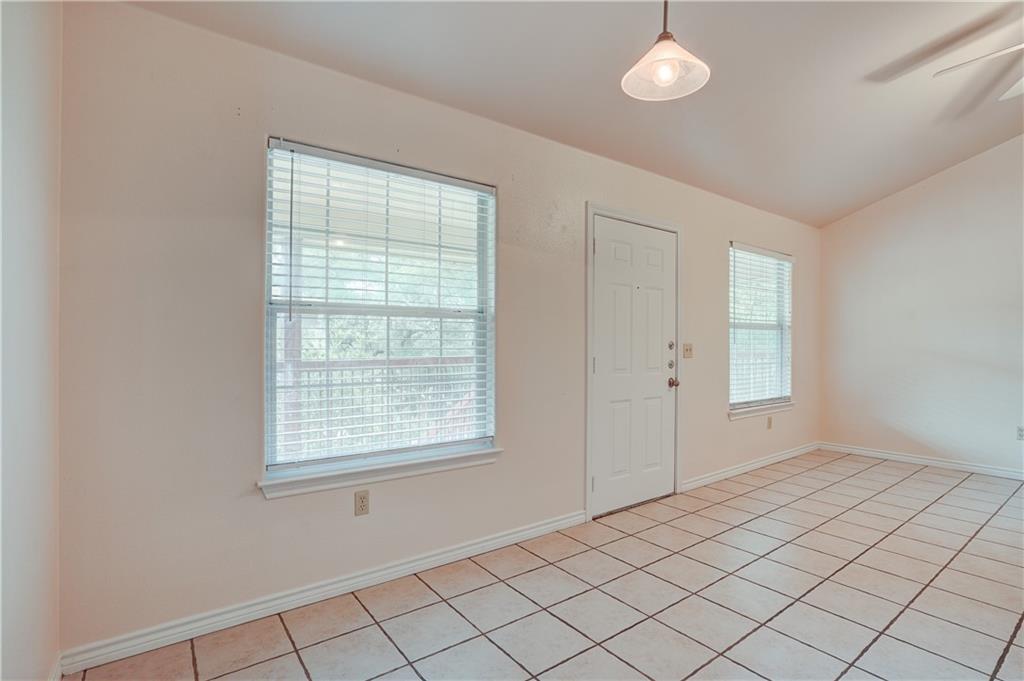 412 Burleson St #122 Property Photo 8