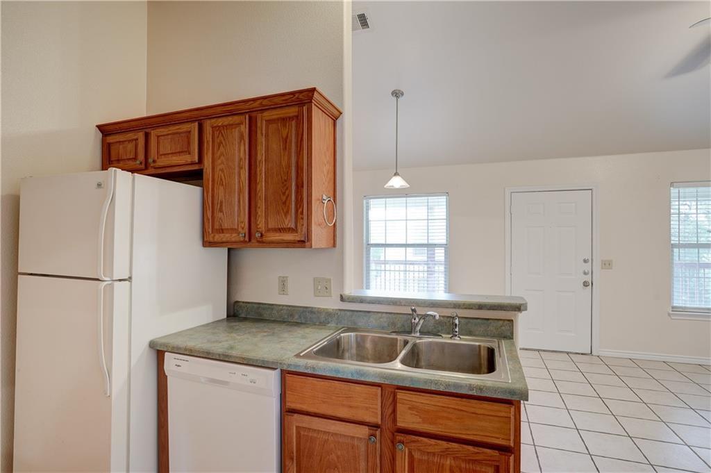 412 Burleson St #122 Property Photo 9