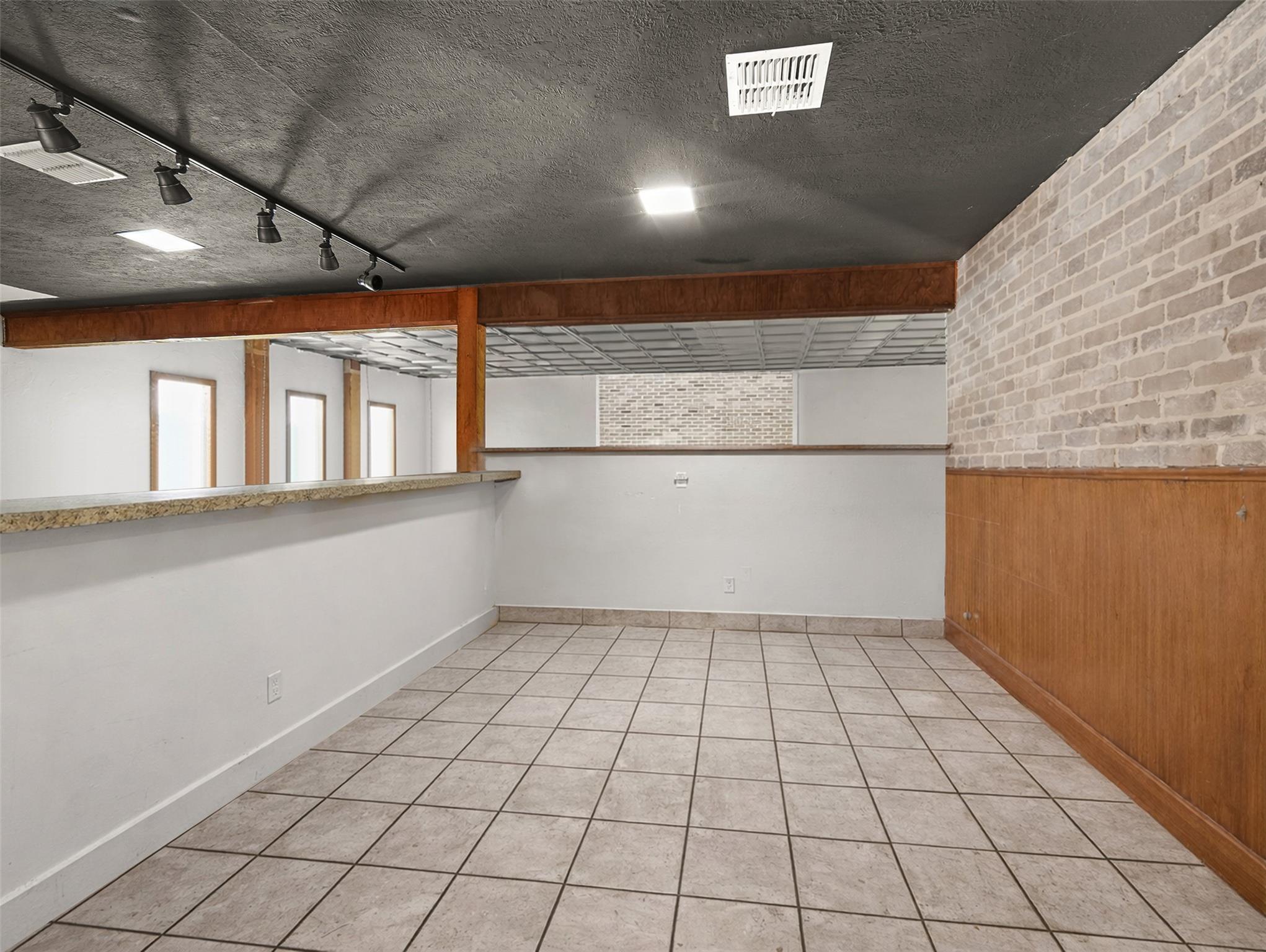 317 N Avenue E None Property Photo 9