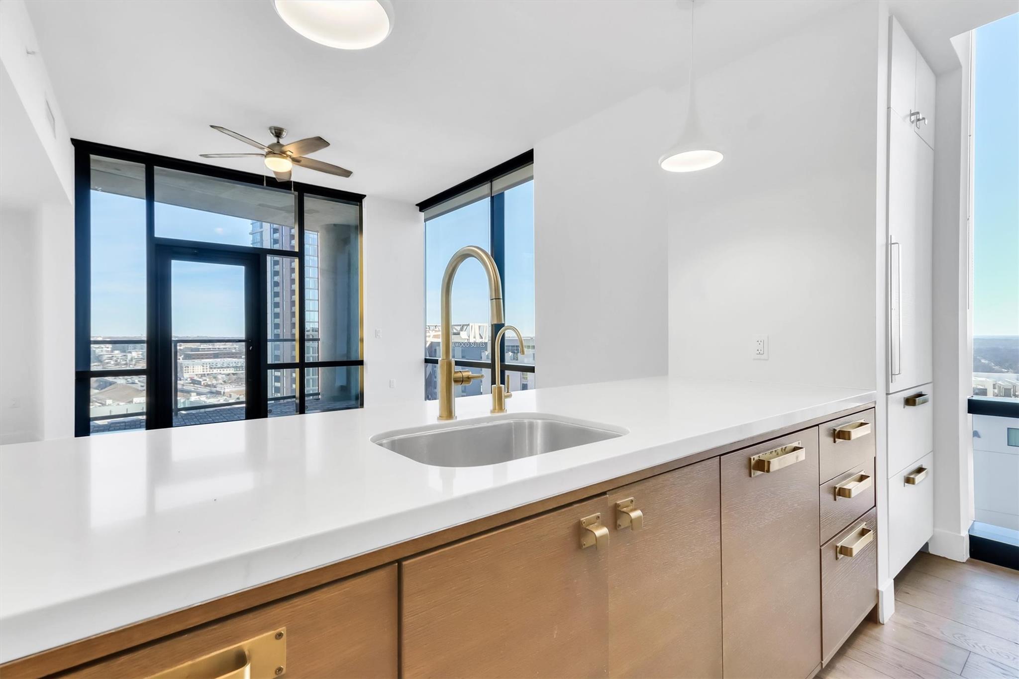 70 Rainey St #1607 Property Photo 3