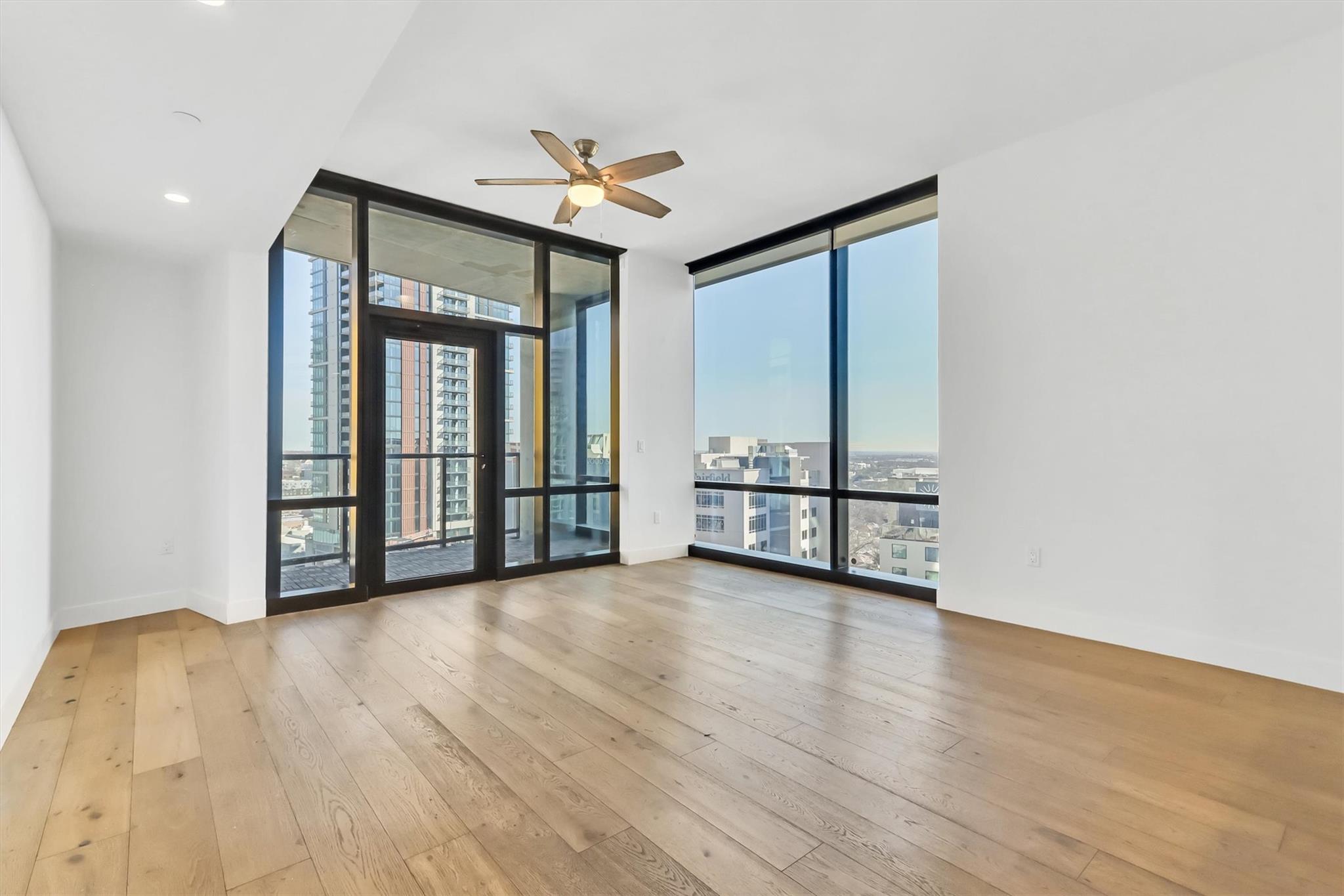 70 Rainey St #1607 Property Photo 4