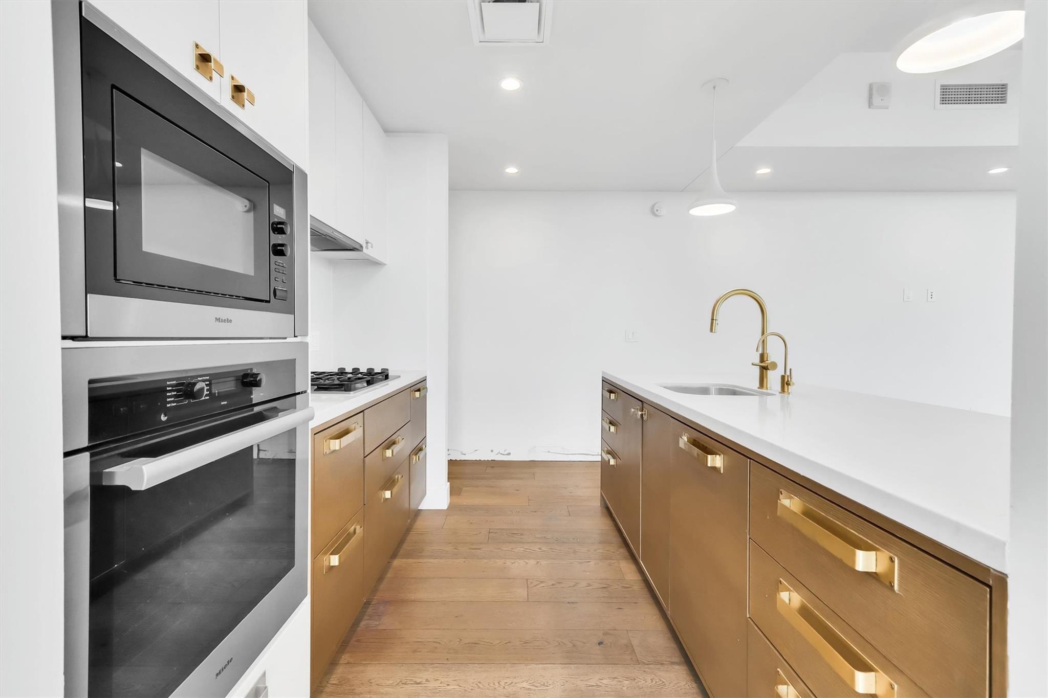 70 Rainey St #1607 Property Photo 5