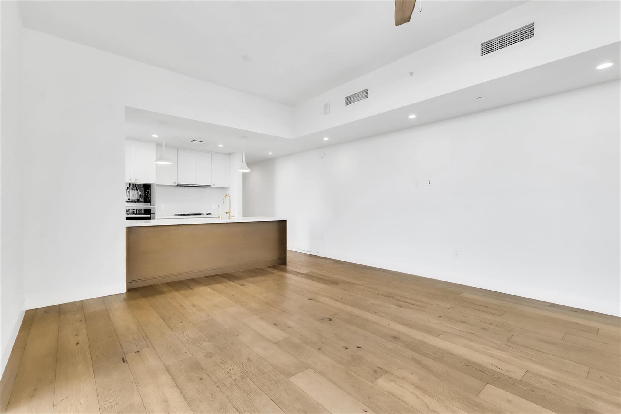 70 Rainey St #1607 Property Photo 7