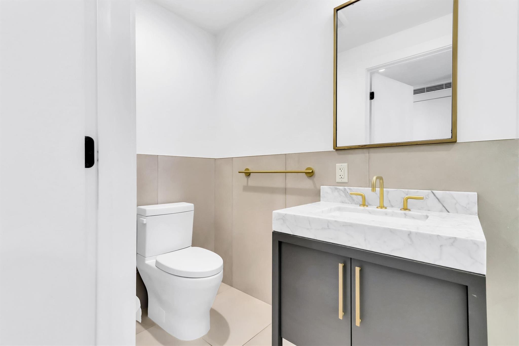 70 Rainey St #1607 Property Photo 15