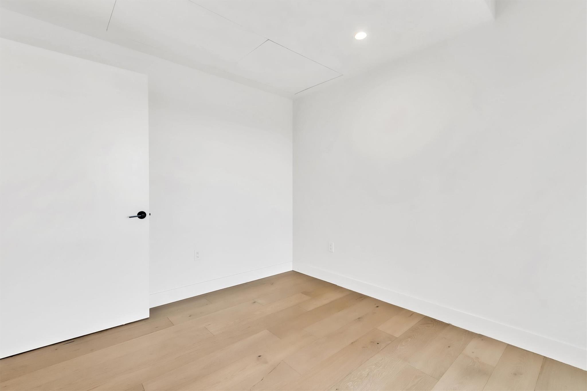 70 Rainey St #1607 Property Photo 27