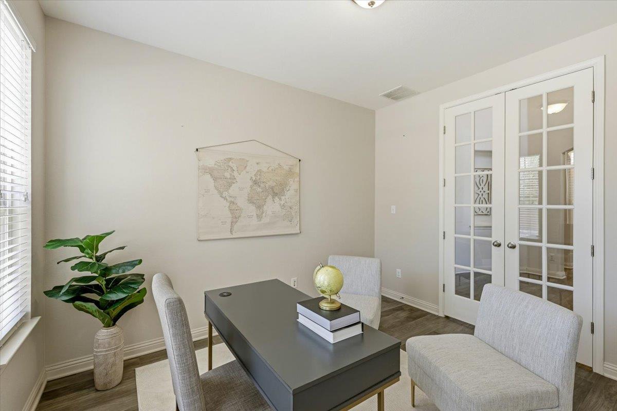 1101 Feather Reed Dr Property Photo 6