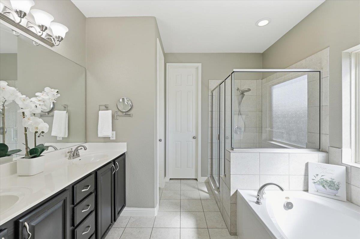 1101 Feather Reed Dr Property Photo 20