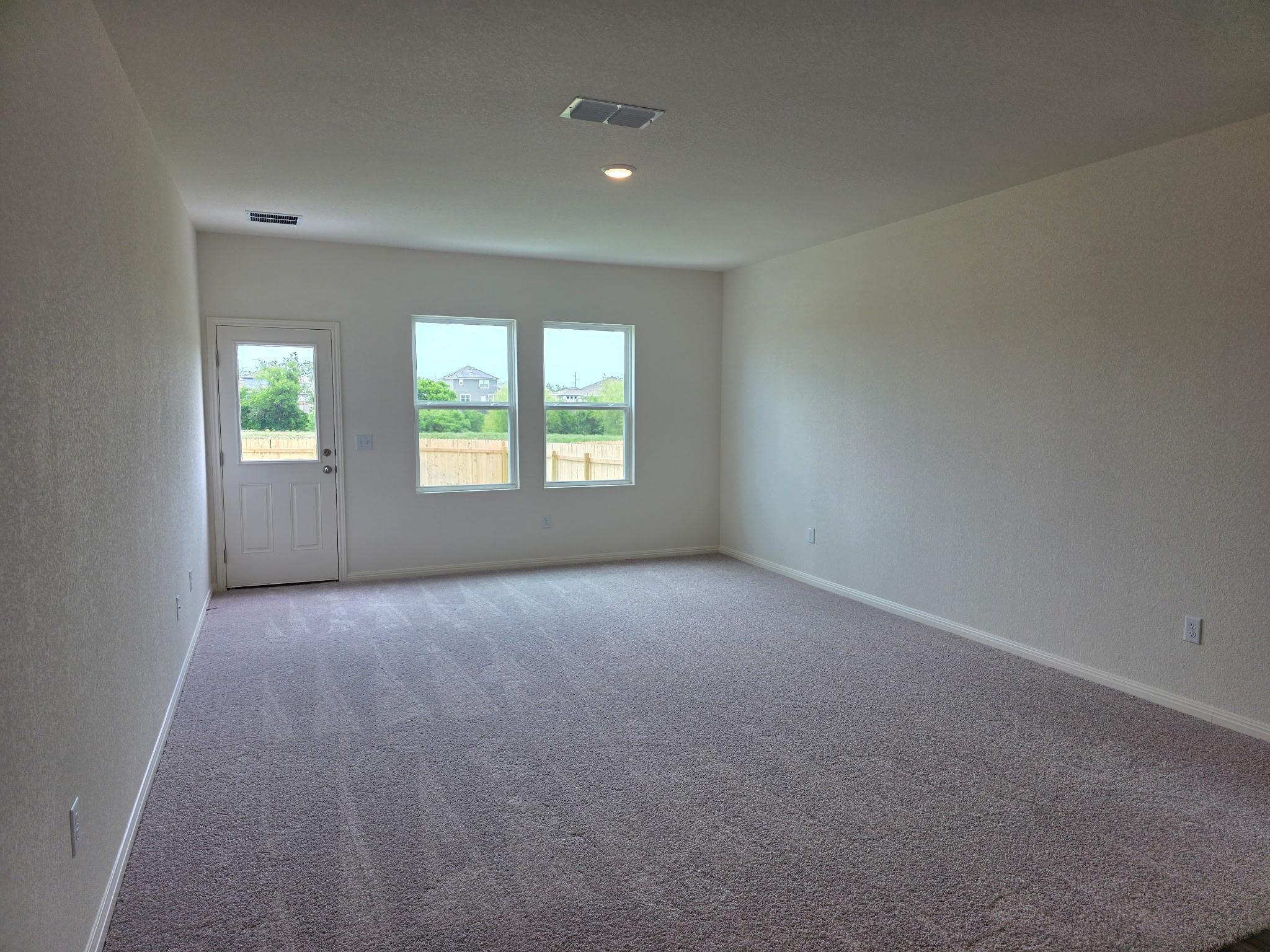 353 Enforcer Loop Property Photo 13