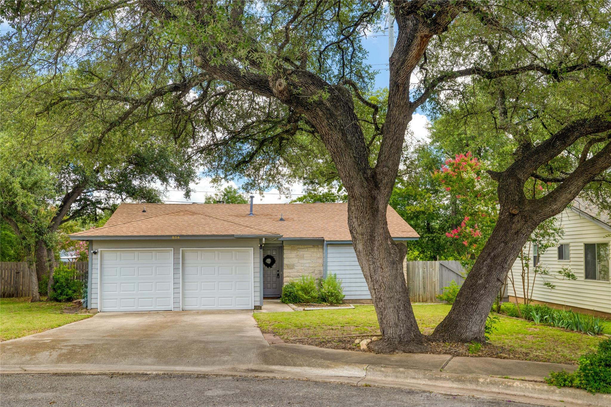 804 Lone Tree Ct Property Photo 2