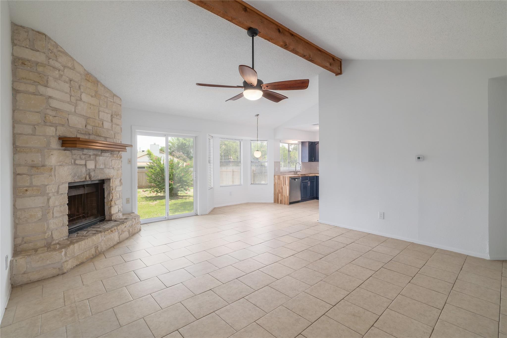 804 Lone Tree Ct Property Photo 4