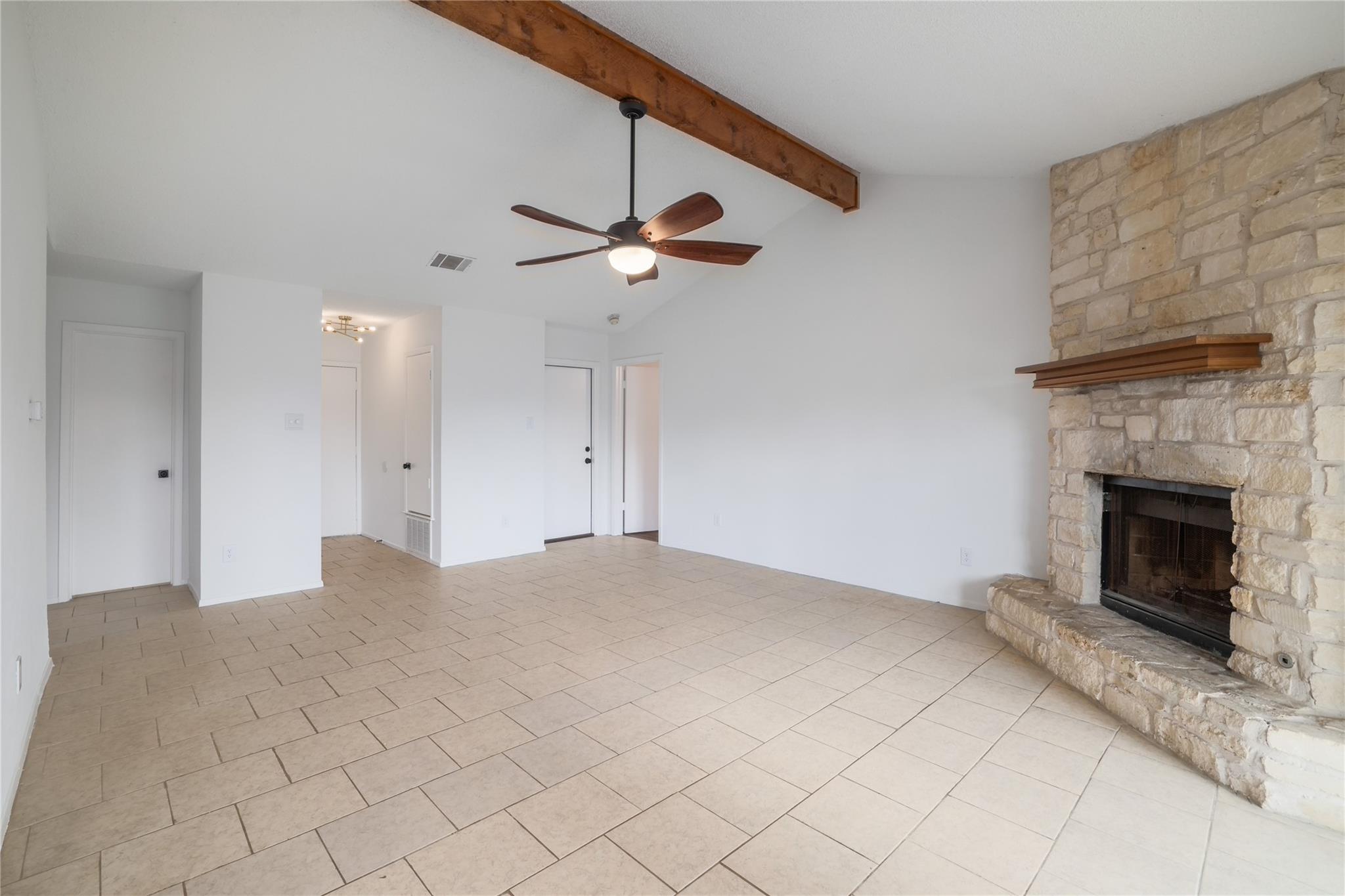 804 Lone Tree Ct Property Photo 5
