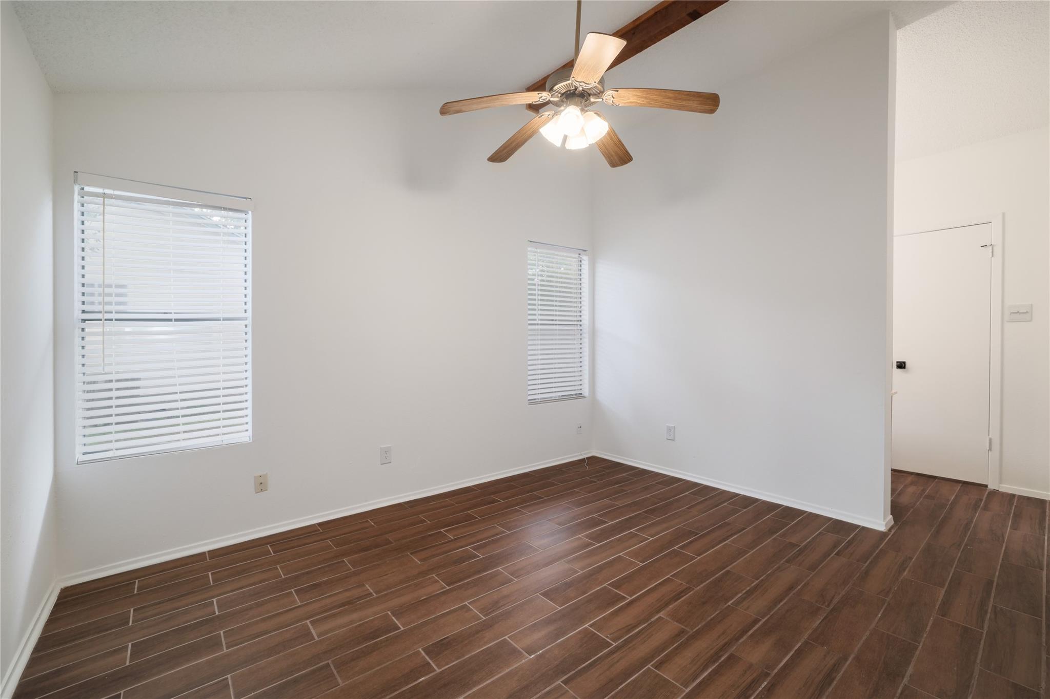 804 Lone Tree Ct Property Photo 9