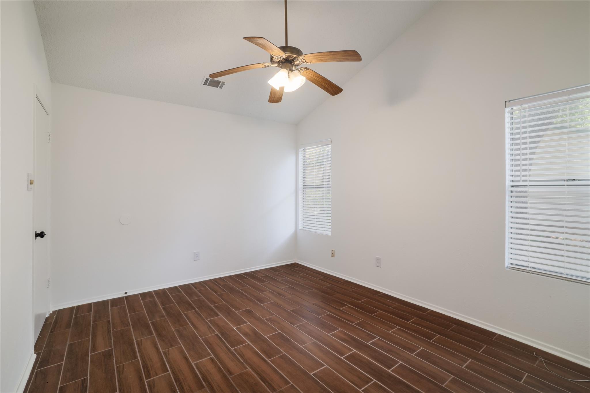 804 Lone Tree Ct Property Photo 10