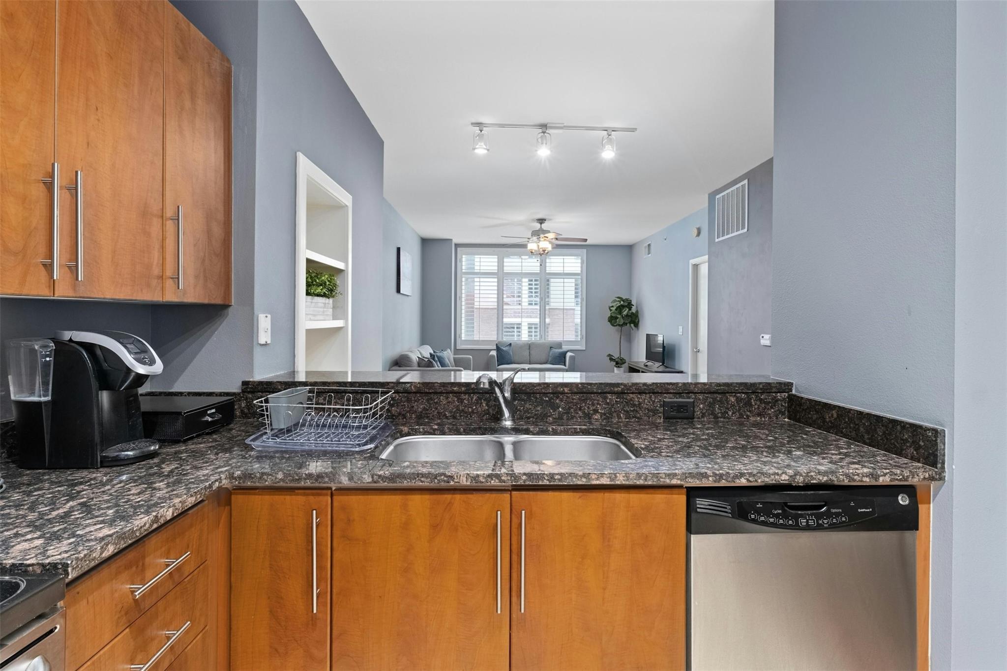 54 Rainey St 403 Property Photo 12